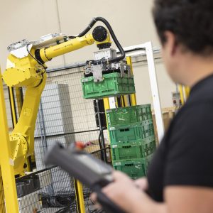 Cellule robotisée de décaissage Robsys